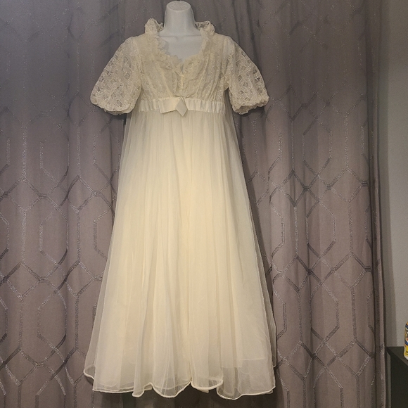 Vintage 60s Radcliffe Lingerie Cream Chiffon Peignoir Set Nightgown Robe M